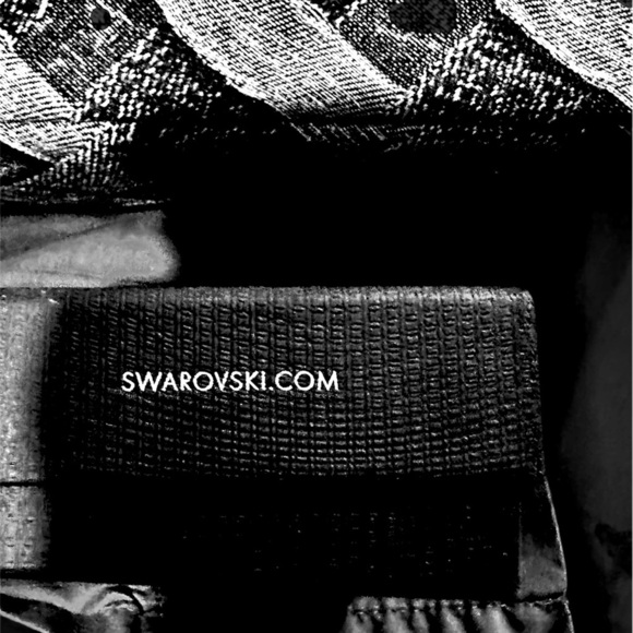 SWAROVSKI CRYSTAL 2” EARRINGS, GLEAMING TOPAZ COLOR. NEW🔶 IN BOX - Picture 4 of 6